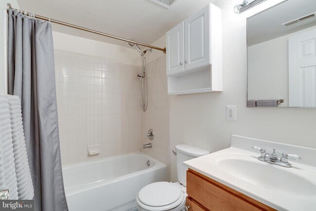 Building Photo - 1617 N Van Dorn St