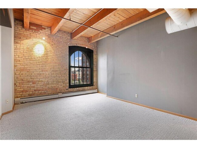 Building Photo - 400 N 1st St