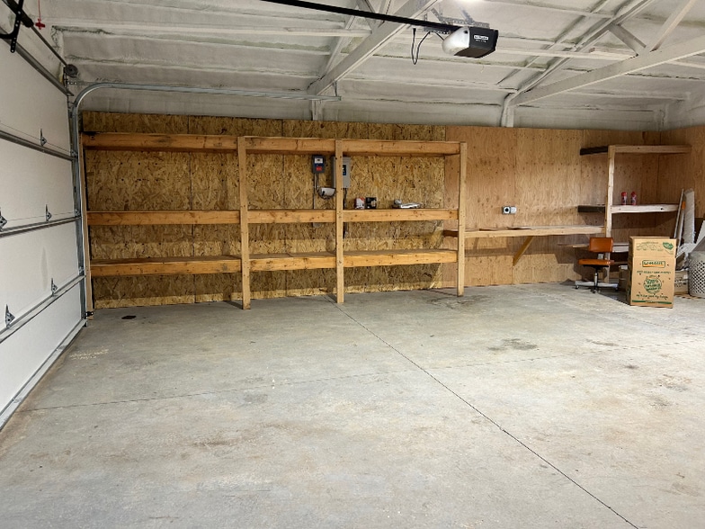 Building Photo - 240 Cayuse Ln