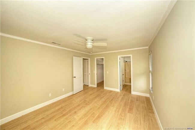 Building Photo - 8164 SE Croft Cir