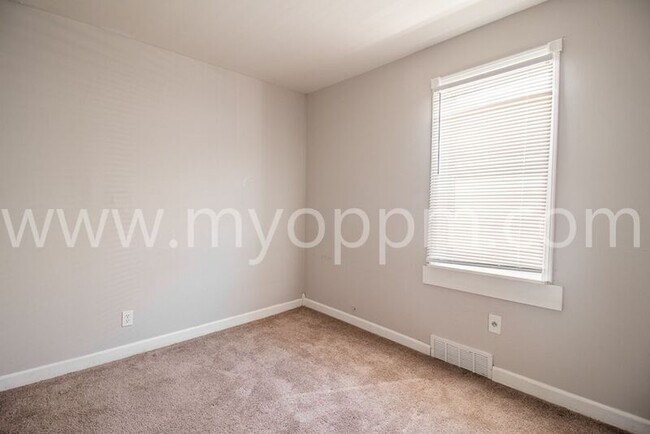 Building Photo - 3008 Seward St