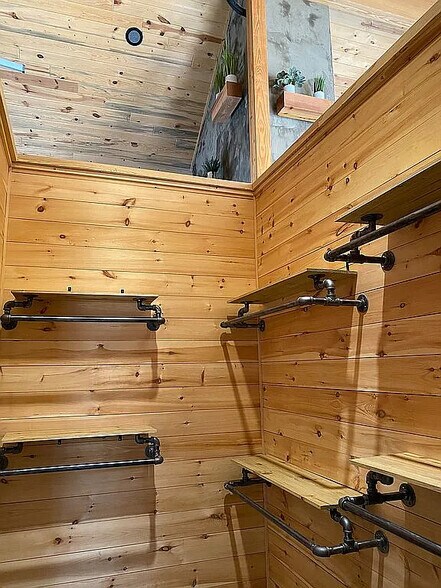 Building Photo - 978 Lakeview Dr