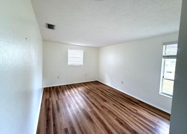 Building Photo - Charming 3-Bedroom, 2-Bath Home in the Hea...