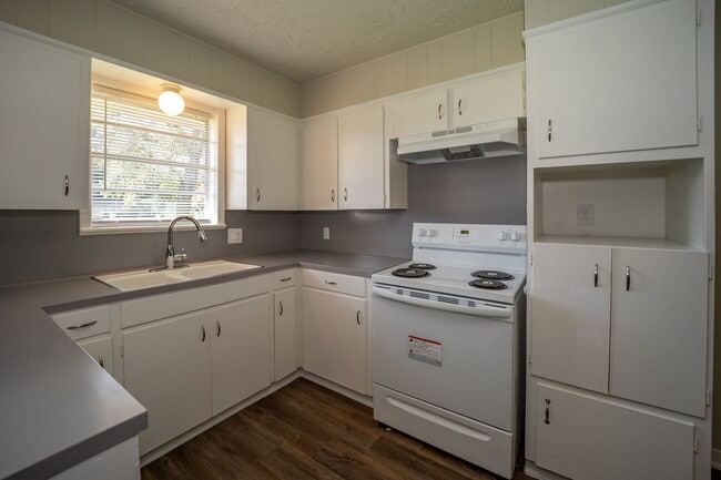 Building Photo - Move in Ready in 77705!  3 bed - 1.5 bath ready to be your new home.