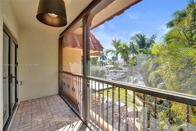 Building Photo - 2035 NE 31st Ave