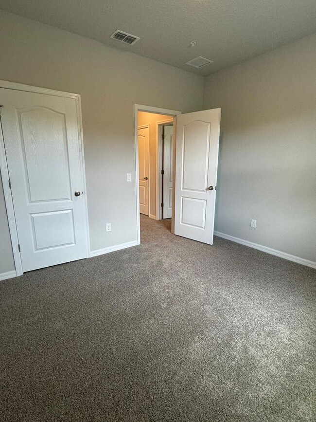 Building Photo - BRAND NEW TOWNHOUSE  3 BEDROOM 2.5 BATHROO...