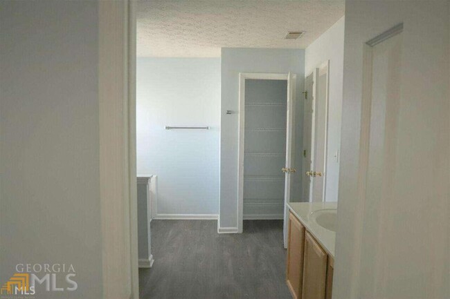 Building Photo - 360 Springbottom Dr SE