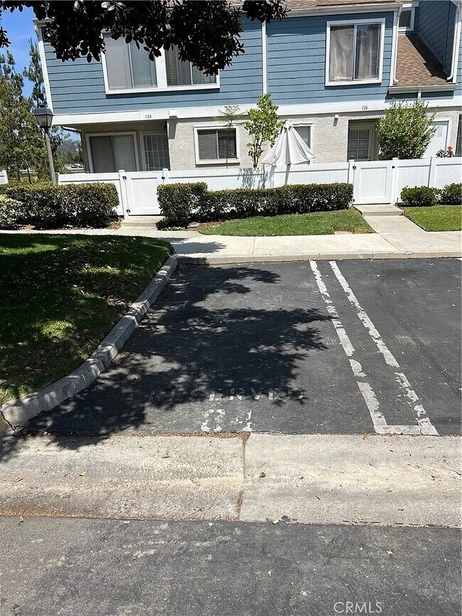Building Photo - 36 Birchwood Ln