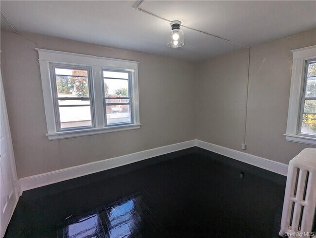 Building Photo - 65 Academy St