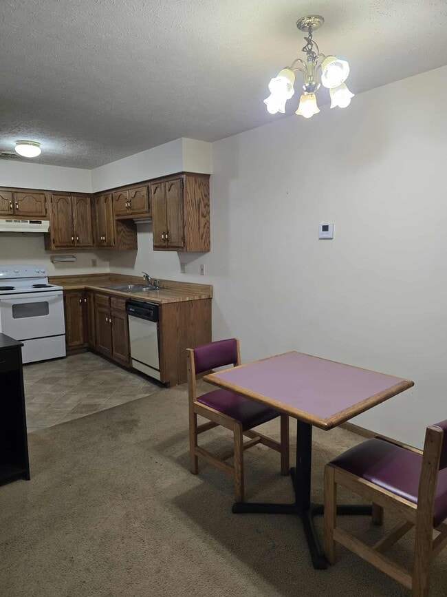 Building Photo - 115 Holly Dr