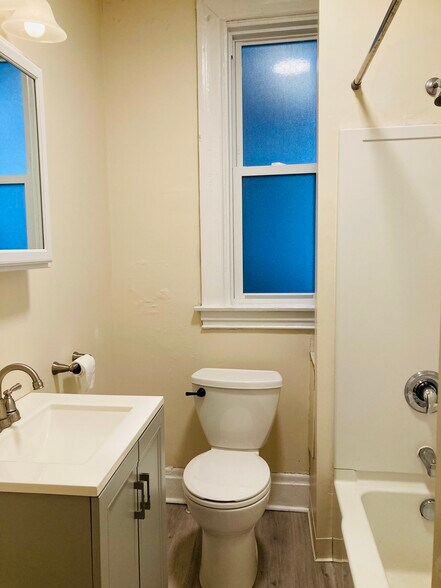 Building Photo - 1630 Lowrie St