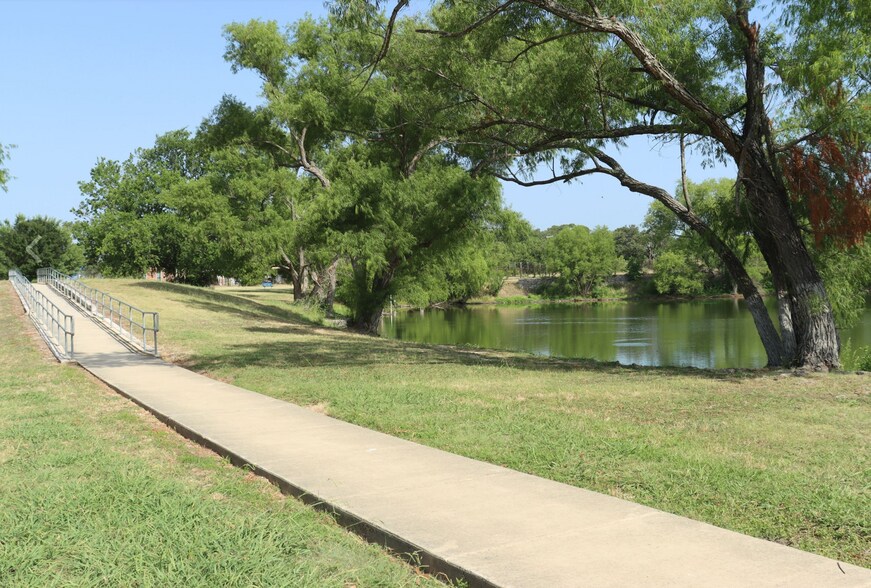 Bradfield Park - Walking Trail - 584 Rockhurst St