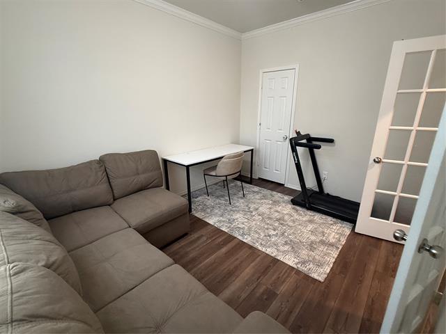 Building Photo - 909 Cormorant St