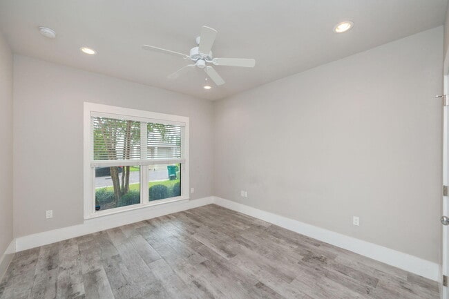 Building Photo - 518 Sibert Ave