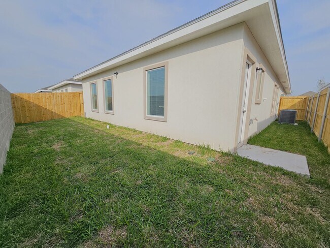 Building Photo - 1019 N Woodson Ave
