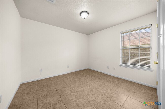 Building Photo - 3001 Bachelor Button Blvd