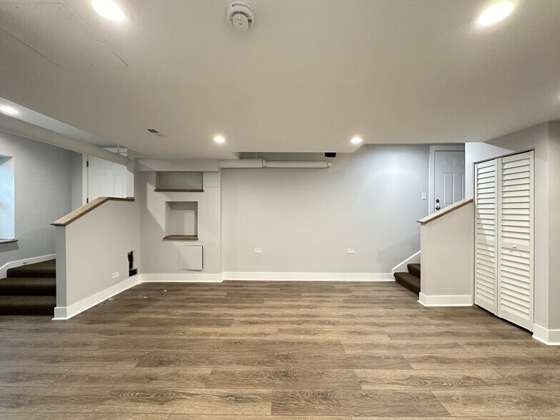 Building Photo - 5010 N Springfield Ave