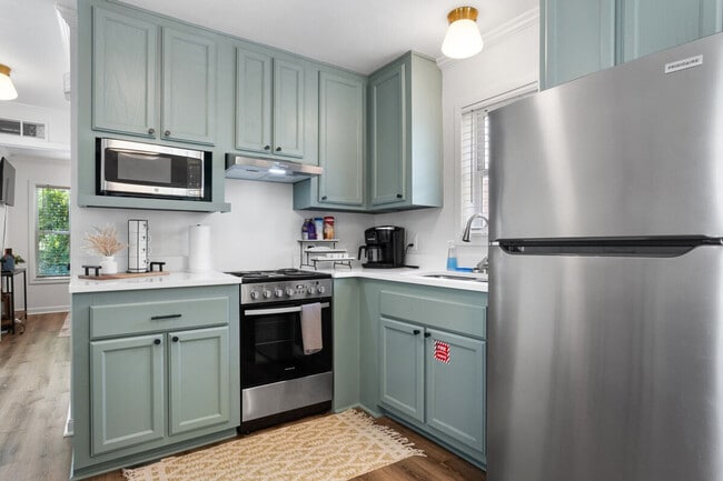 Building Photo - 1911 Government St