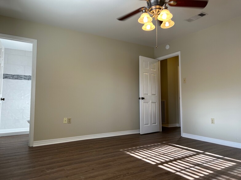 Master Bedroom - 2856 Woodbrook Dr