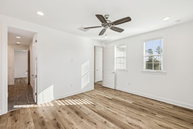 Building Photo - 250 Windrow Way