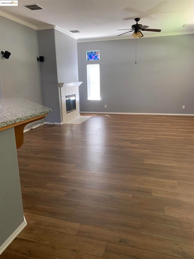 Building Photo - 651 Wildrose Way