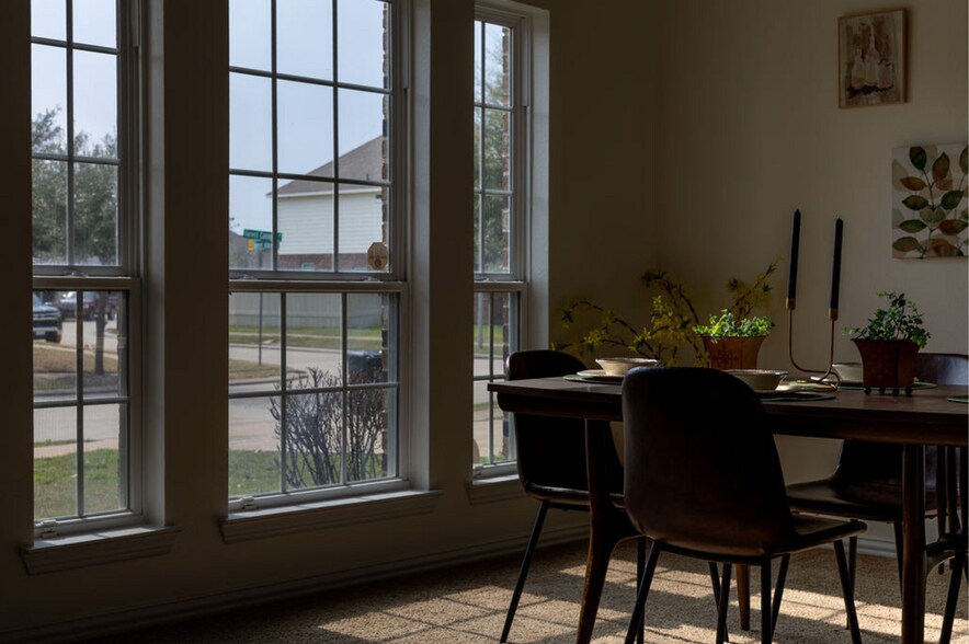 Building Photo - 24506 Forest Canopy Dr