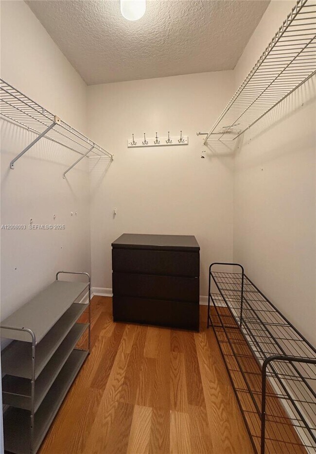 Building Photo - 511 Ives Dairy Rd