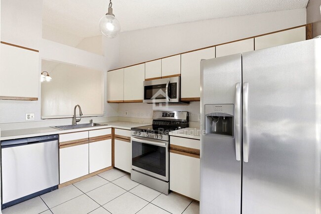 Building Photo - 917 Pebble Creek Cir