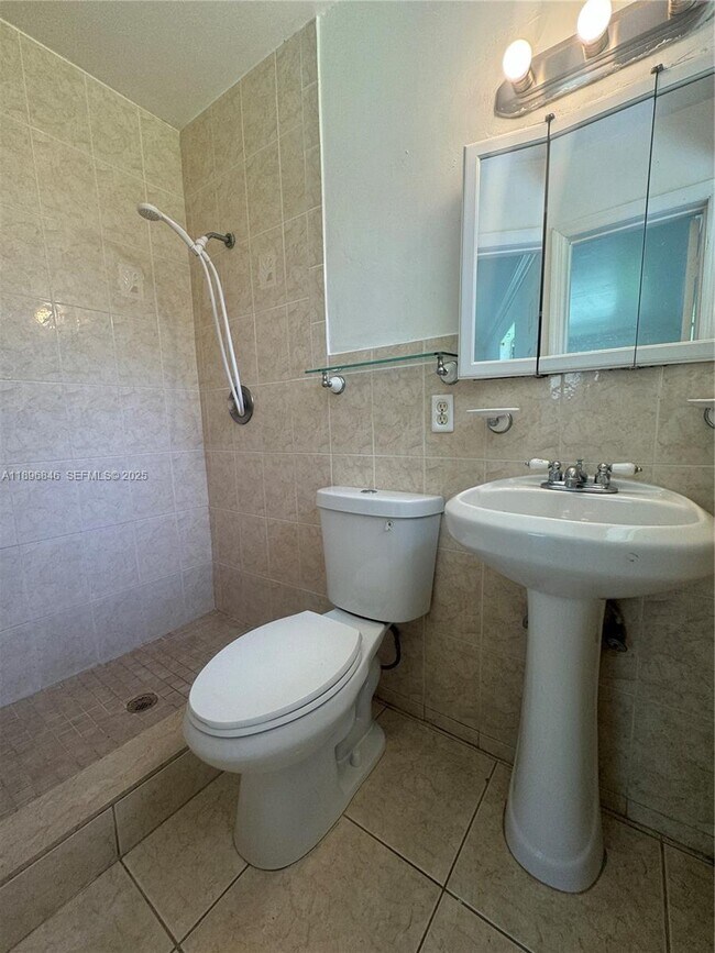 Building Photo - 6871 SW 18th Ct