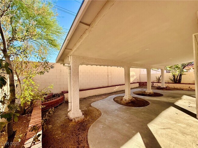 Building Photo - 3745 Bossa Nova Dr