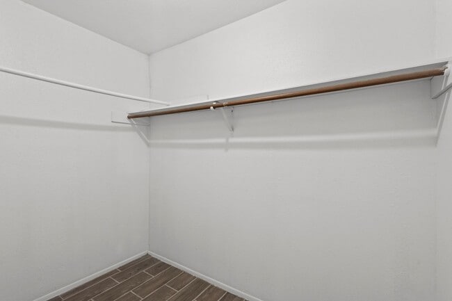 Building Photo - Beautiful 2 Bed, 2 Bath Townhome