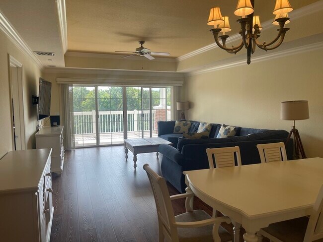 Building Photo - Golf Course View Condo