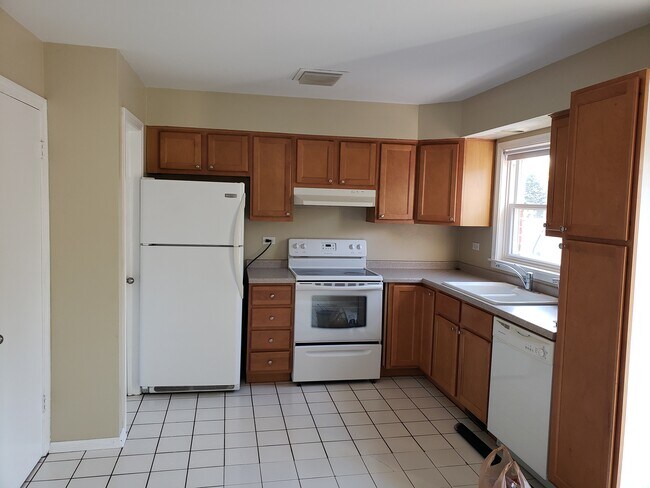 Building Photo - 2146 Rugen Rd
