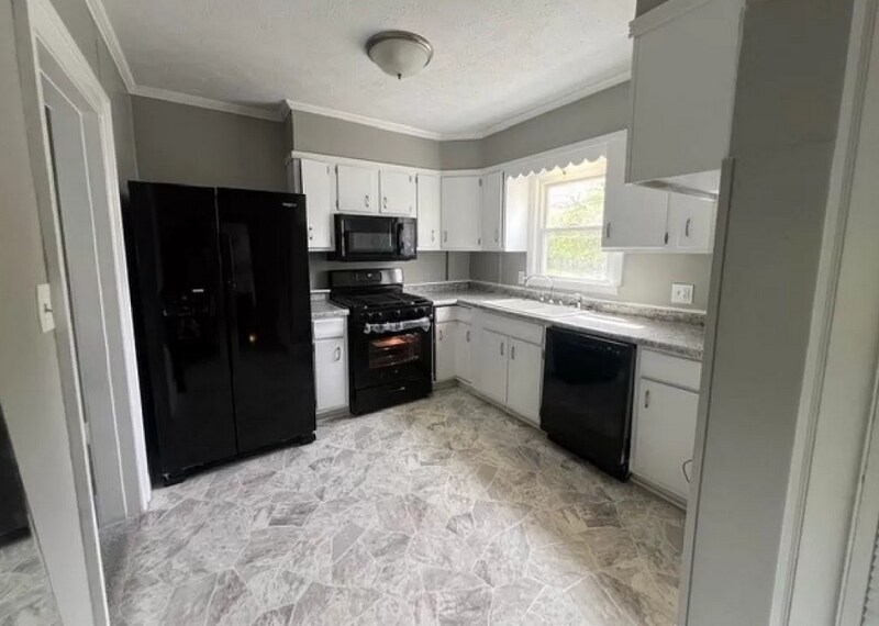 Building Photo - 288 S Walnut St