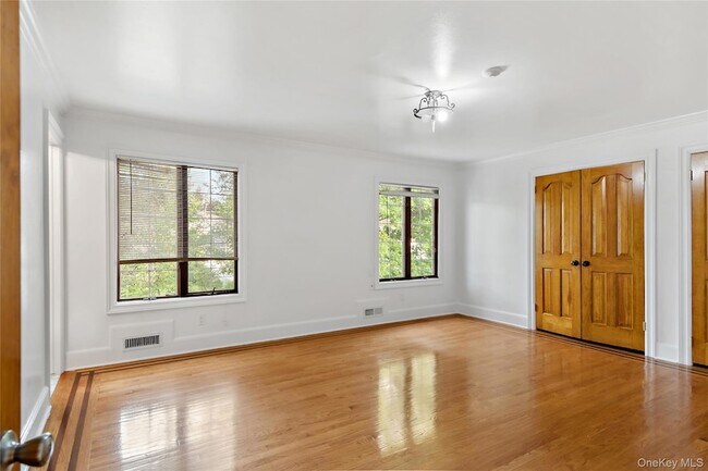 Building Photo - 42 Maria Ln