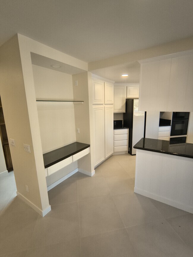 Building Photo - 462 Avenida Adobe