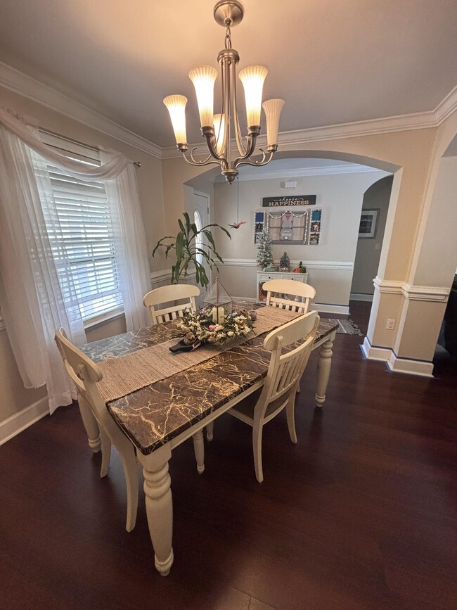 Building Photo - 1121 Archangel Way