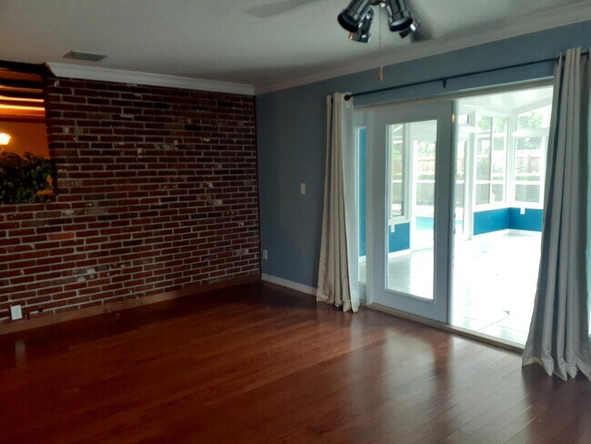 Building Photo - 2817 Bower Rd