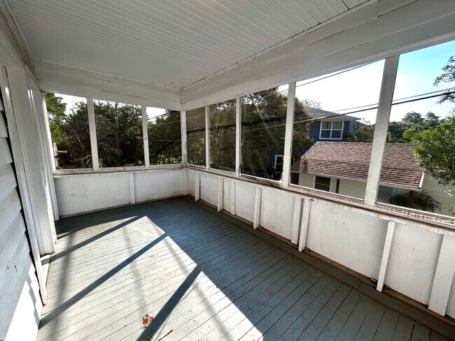 Building Photo - 1305 Lorrain St