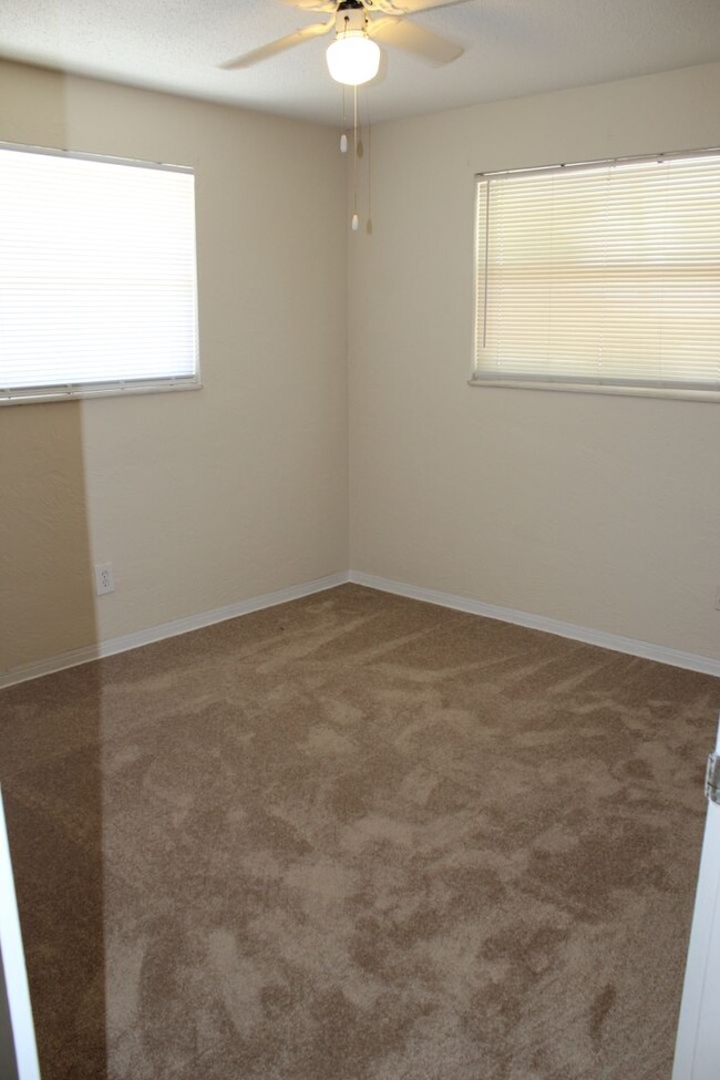 Building Photo - Half duplex close to the beach!