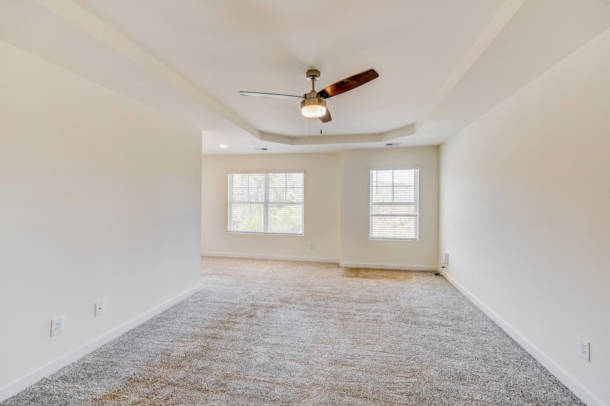 Building Photo - 12 Deer Creek Dr