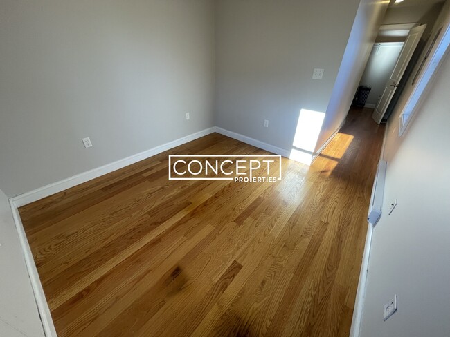 Building Photo - 153 Meridian St