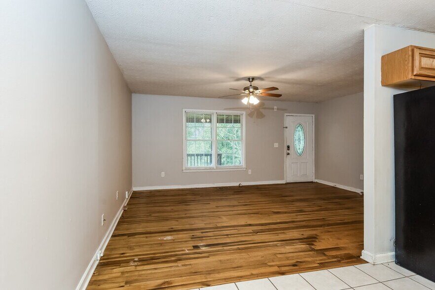 Building Photo - 3996 King Dr