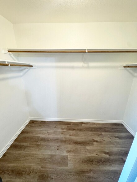 Building Photo - 5042 Cleves St