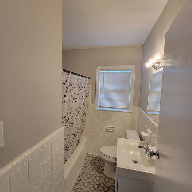 Building Photo - Roomy Cute Brick Ranch