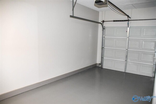 Building Photo - 101 Bridle Trce Ln