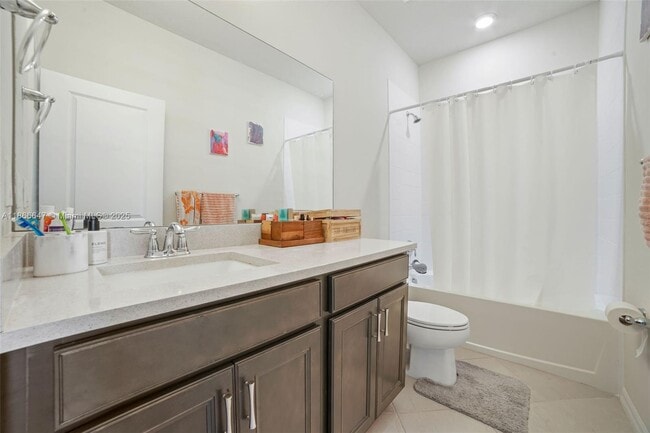Building Photo - 4154 Greenway Dr