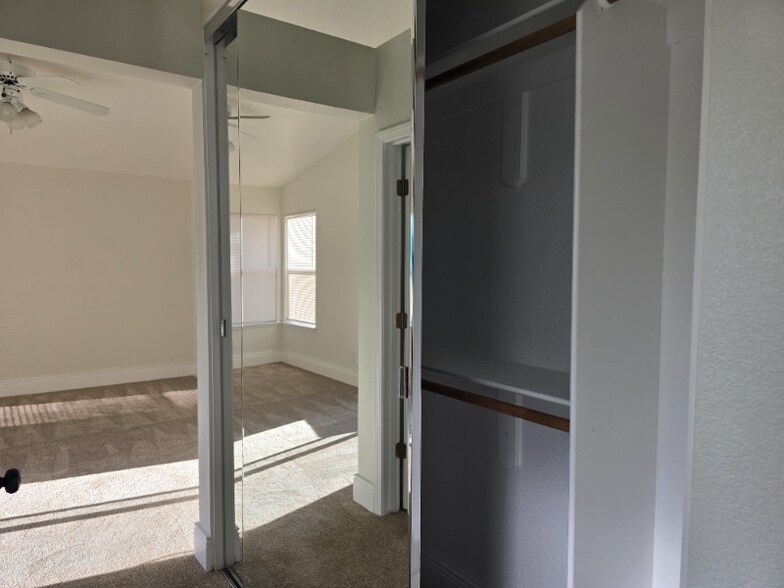 Building Photo - 6141 Starling Dr