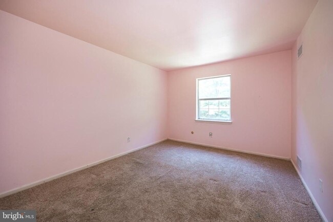 Building Photo - 126 Lampeter Ct