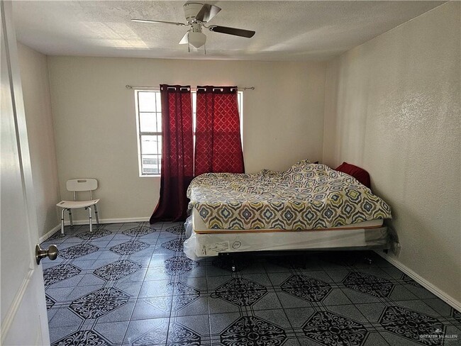 Building Photo - 224 N La Paloma St